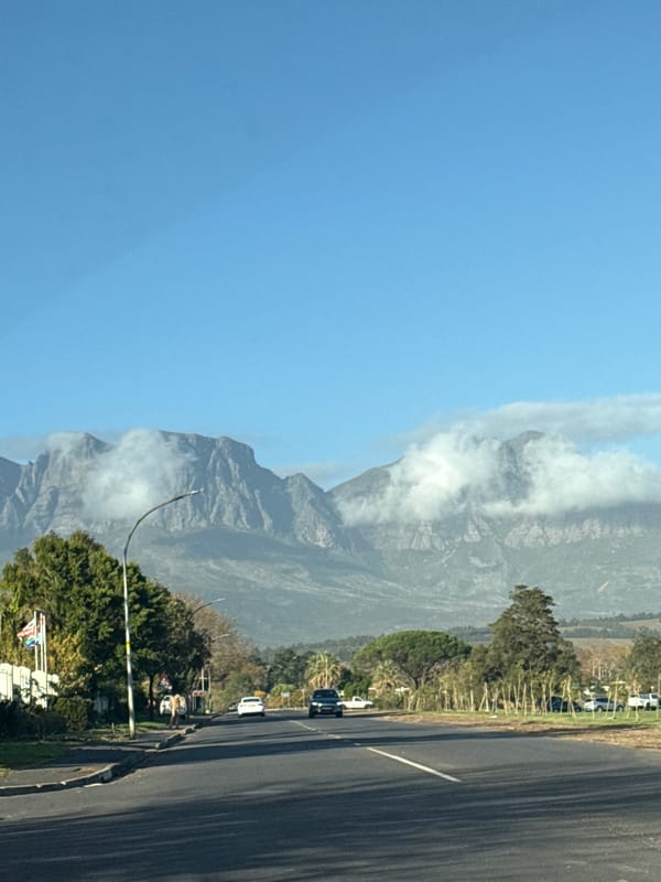 Routine traffic scenes documented in Somerset West, South Africa