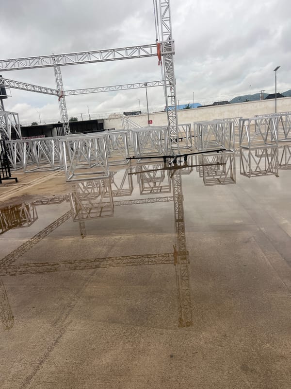 Truss assembly and downtime near a bag storage site in Howayi