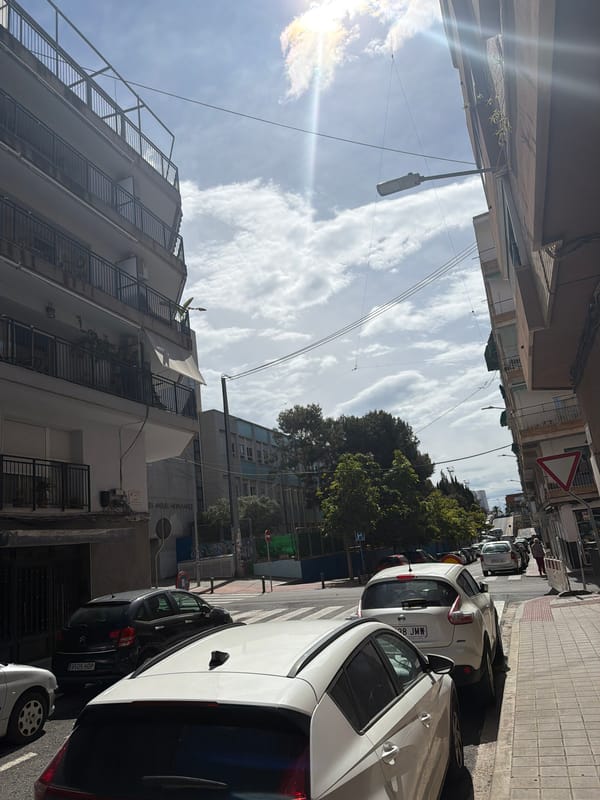 Street scene with parked cars observed in Alicante