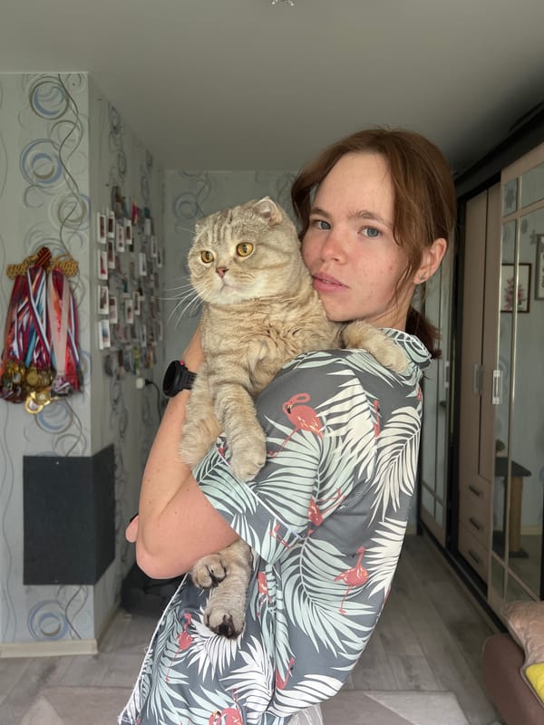 Woman takes mirror selfies with cat in Chaikovsky residence