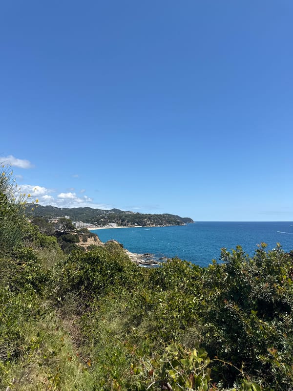 Clear skies over Mediterranean coast captured in Lloret de Mar
