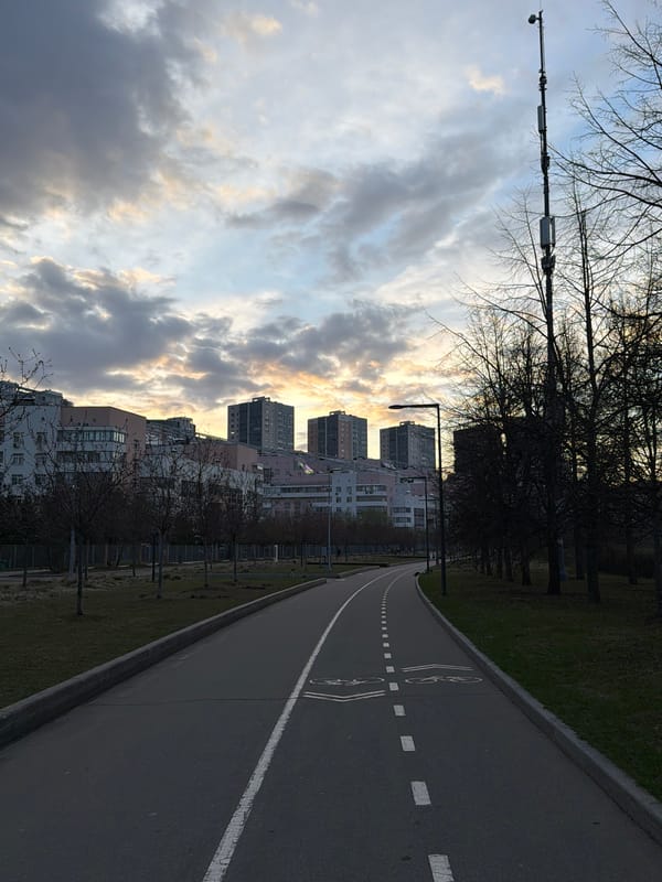 Shopping mall visit documented in Khimki, Russia