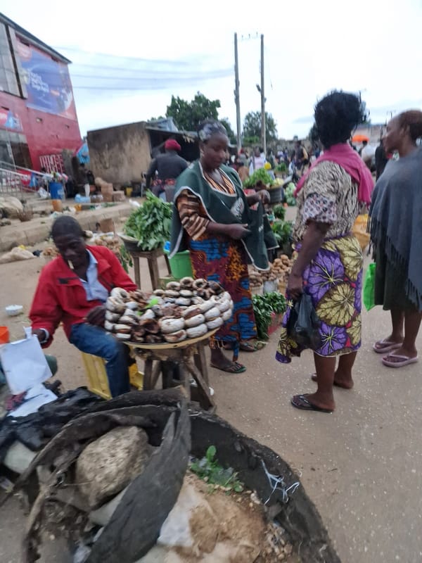 Afternoon market day in full swing in Kabong, Nigeria