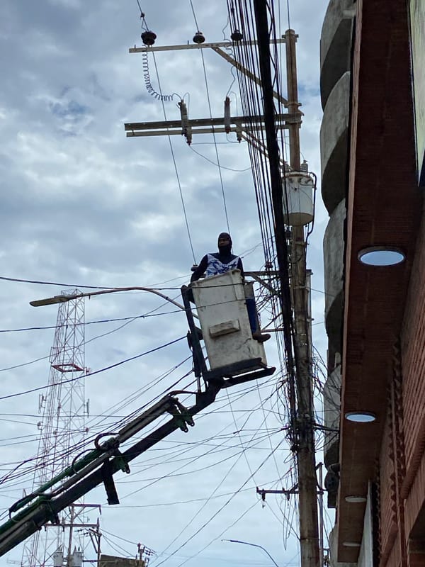 Daily commerce and maintenance activities documented in Higuerote