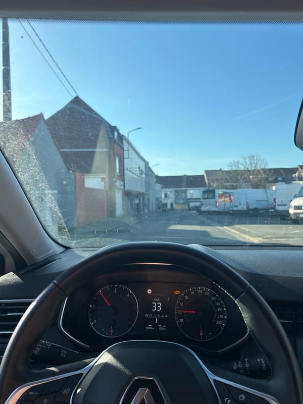 Vehicle travels 33 km/h through Mouscron residential area