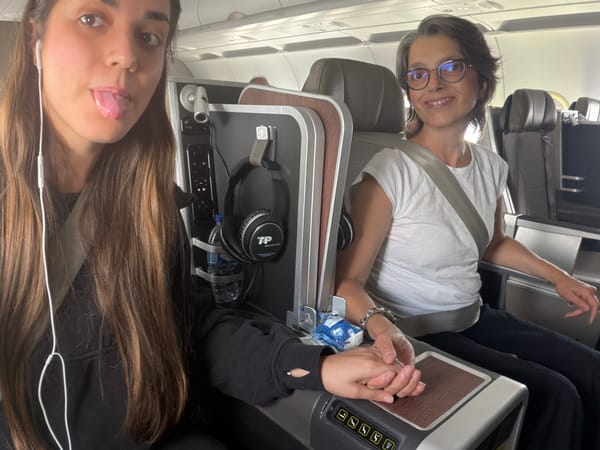 Two passengers spotted in Air Portugal business class cabin