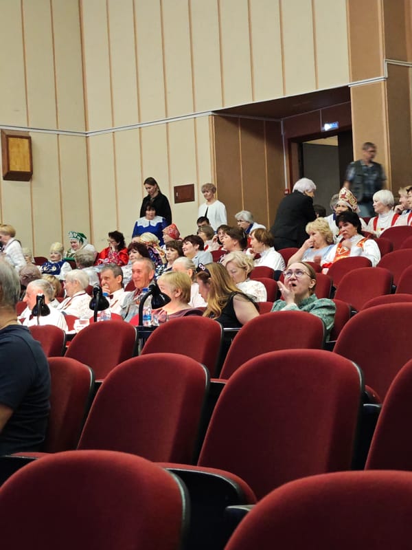 Morning scenes captured across Марковský theaters and offices