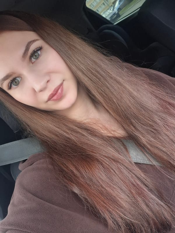 Young woman documents casual afternoon outing in Chaikovsky, Russia