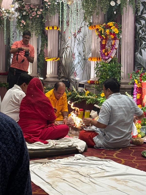 Hindu wedding ceremony with sacred fire, Kolkata