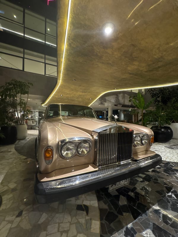 Classic cars displayed in Mexico City showroom space