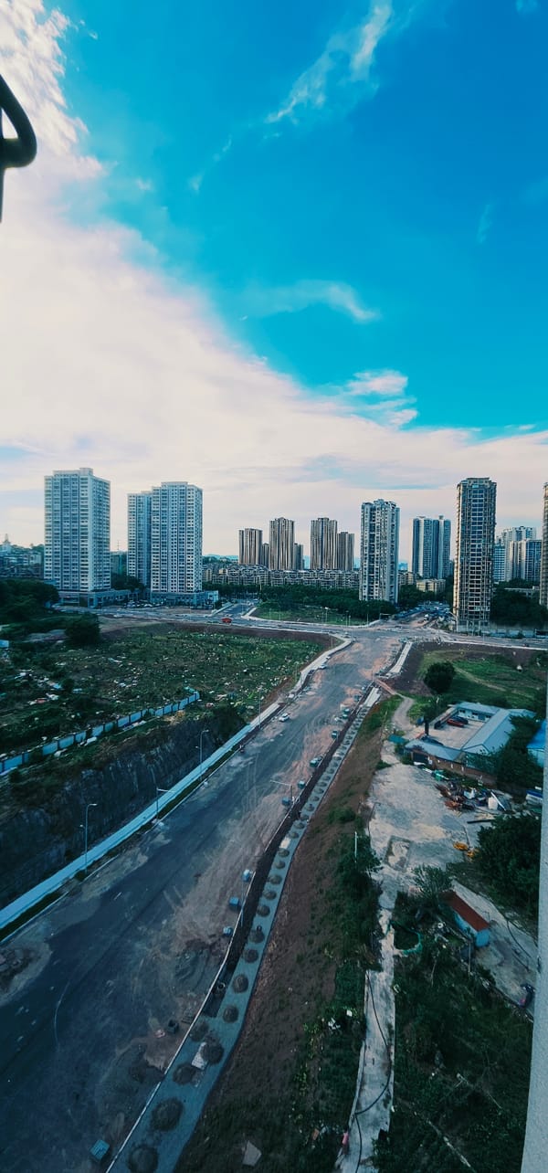 Jiulongpo District caught mid-construction, old city meets new