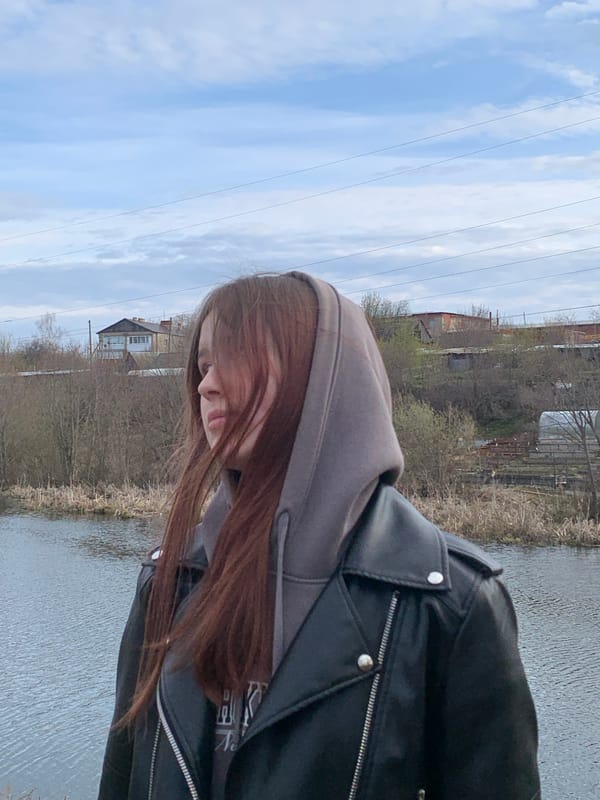 Woman photographed multiple times during early morning in Foki