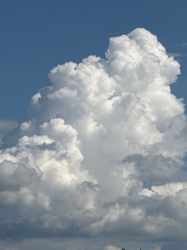 Morning clouds and residential views documented in Nizhny Novgorod