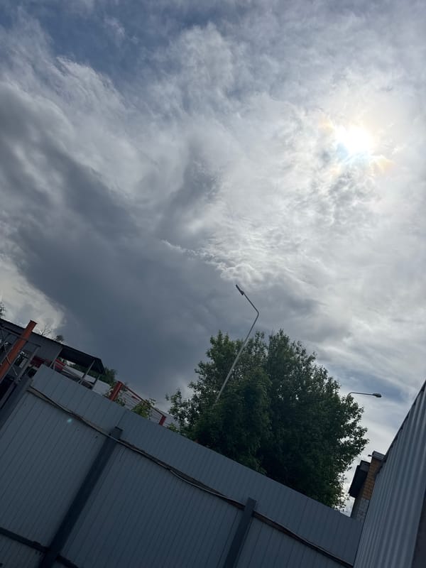 Morning scenes documented in Balashikha: sky, parked cars