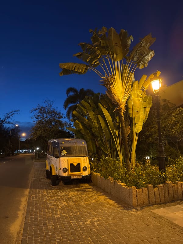 Nighttime street scenes documented across Đà Nẵng, Vietnam