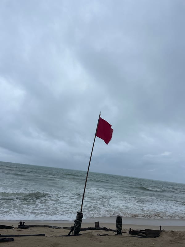 Red warning flag spotted on overcast Choeng Thale beach