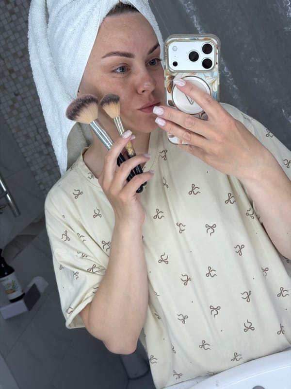 Woman documents beauty routine selfies in Votkinsk bathroom