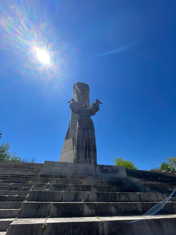 Sunny morning monuments and parks documented across multiple locations