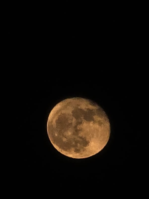 Full moon observed by multiple witnesses in Yambol, Bulgaria
