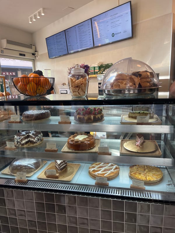 Morning breakfast documented at Via Dolce bakery in València