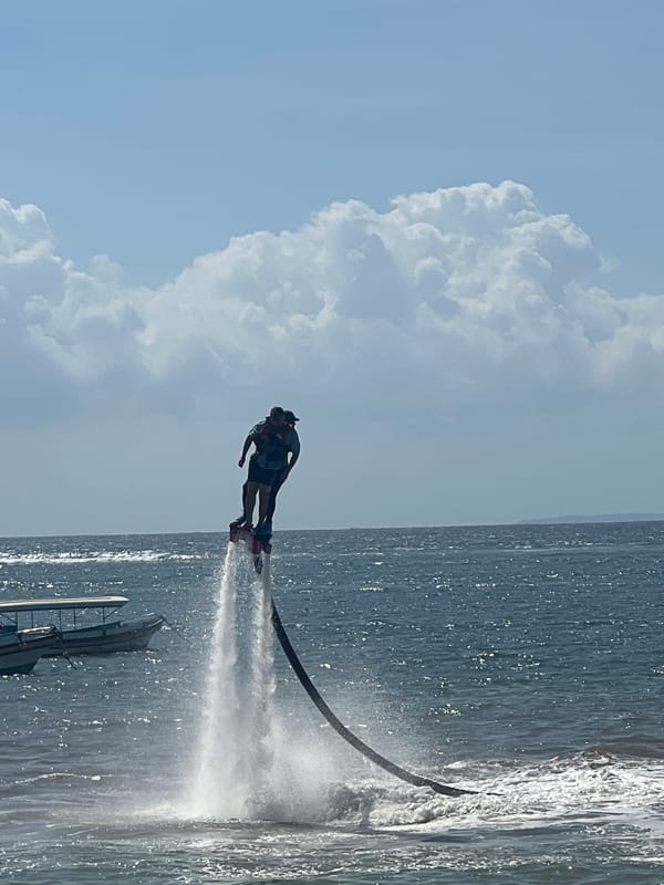 Flyboarding and beach life along Kuta Selatan's shoreline