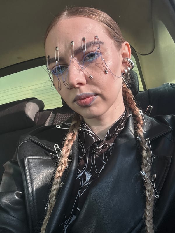 Woman with safety pin accessories spotted in Krasnoyarsk vehicle