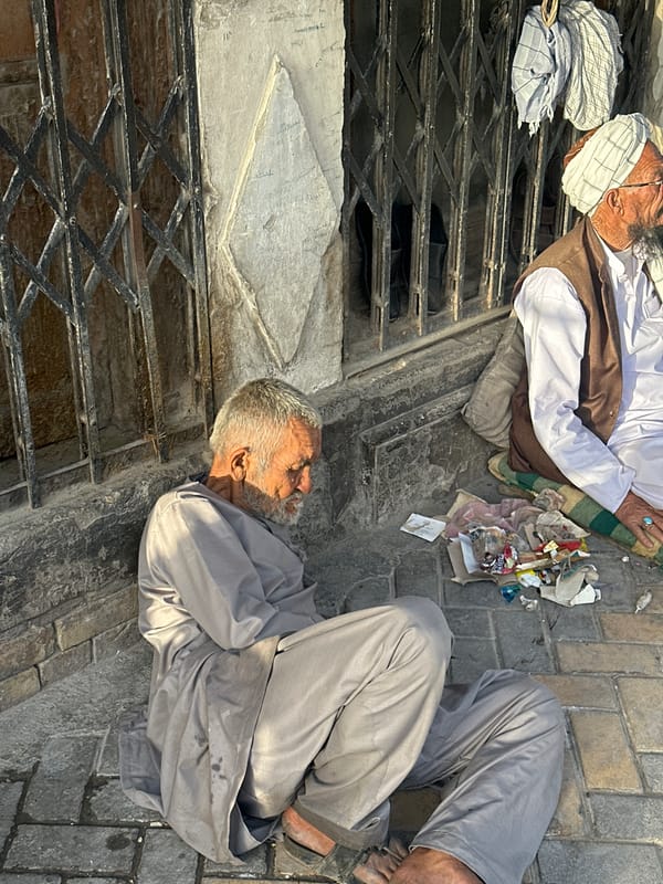 Daily street life documented in Quetta during midday hours