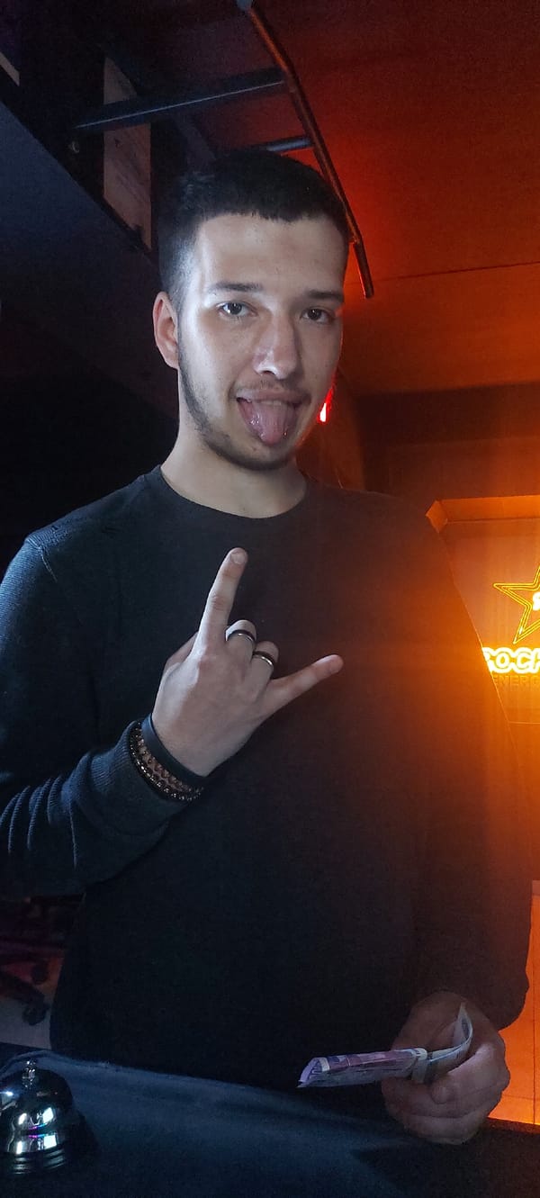 Casual gaming venue moments documented in Tashkent