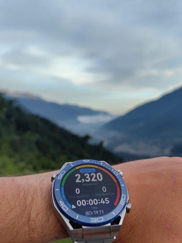 Valley views and orchard walks around Vashisht at golden hour