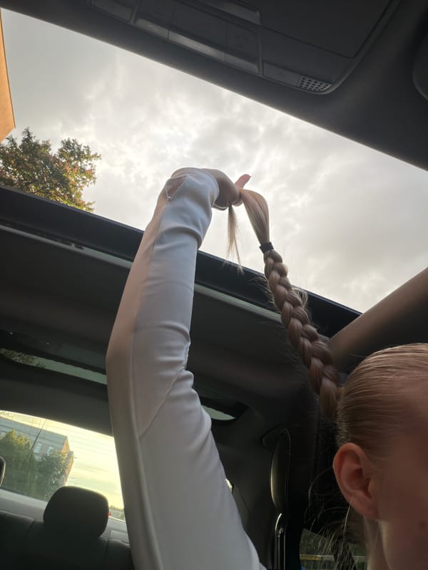 Mercedes drive through city captured with music and passenger