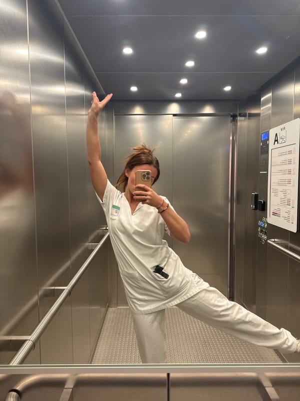 Healthcare worker takes elevator selfie in Tourcoing
