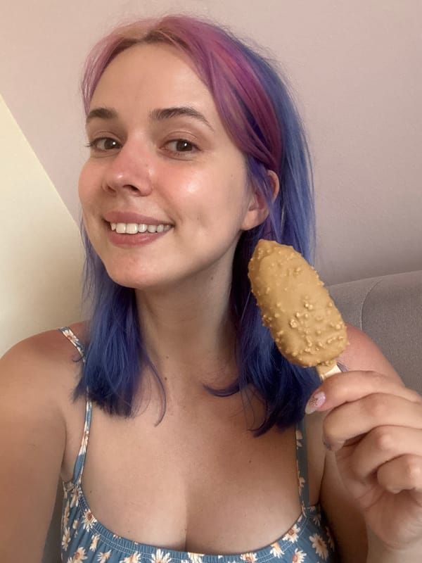 Colorful-haired woman enjoys ice cream during Gijón afternoon outing