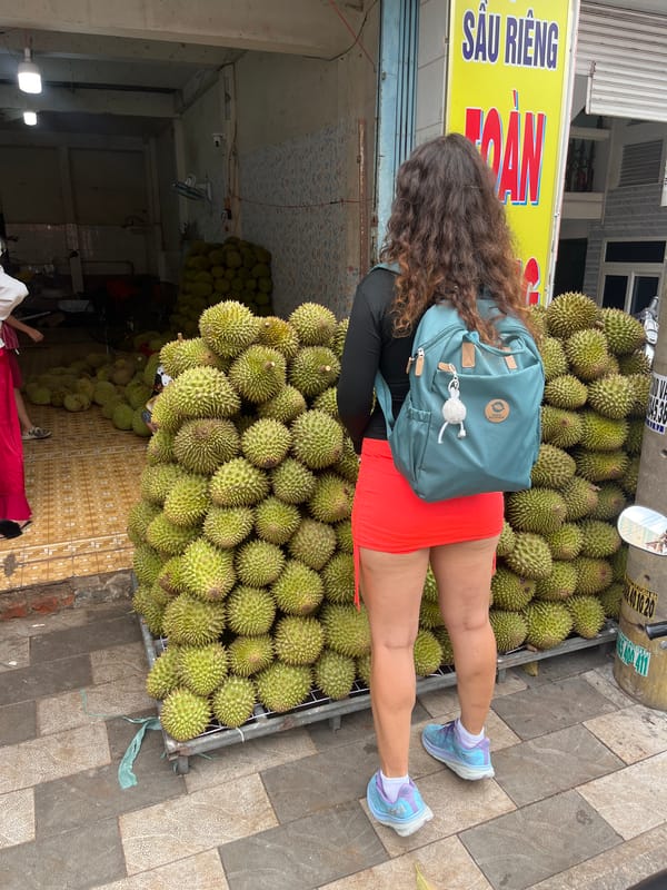 Busy durian stall draws visitors in Phú Thủy, Vietnam