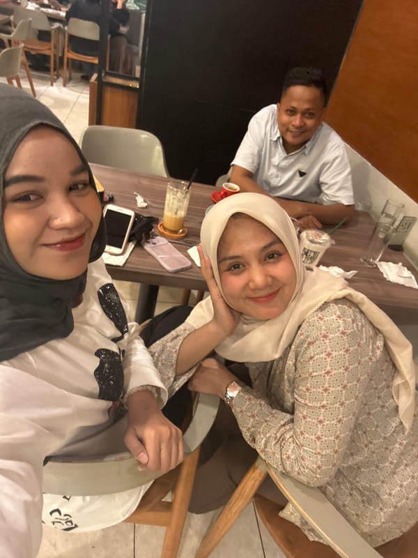 Lunch at a cafe in Banda Aceh with food and good company