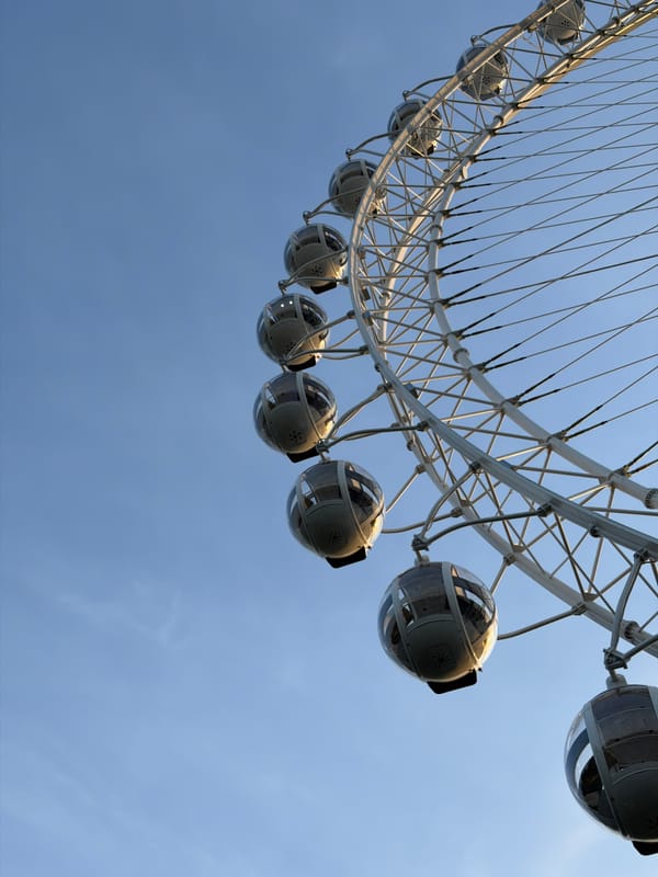 Evening visit to Saint Petersburg amusement park documented in detail