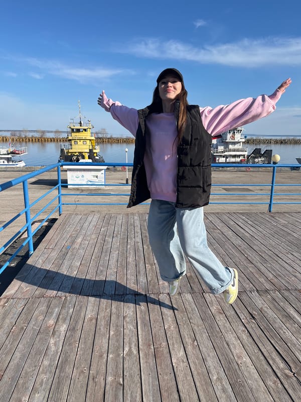 Tourist visit documented at Ulyanovsk waterfront and river port