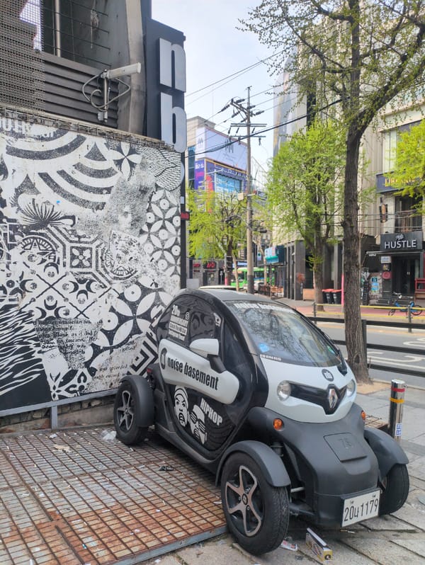 Early morning Seoul street scenes documented by witness