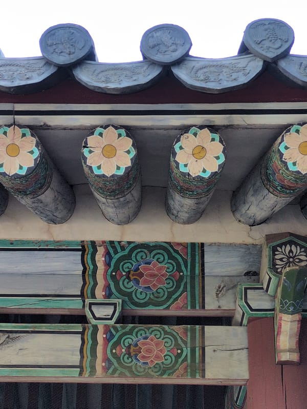 Morning documentation of Seoul palace architecture and street life