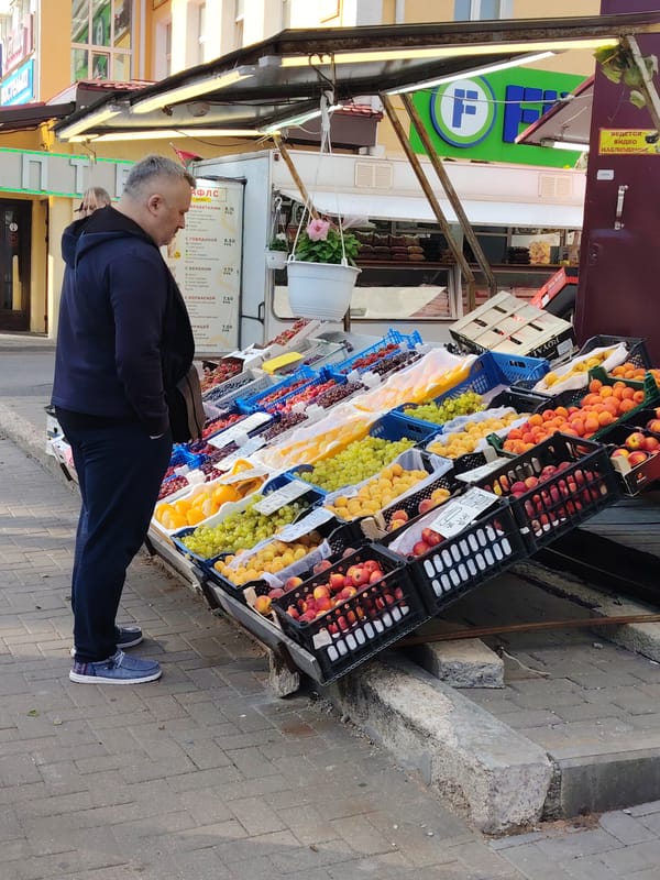 Daily life scenes documented across Minsk streets and stations