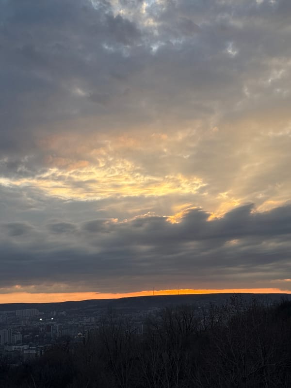 Evening photography session captures dusk cityscape in Saratov