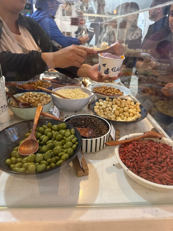 Late-night ice cream stop captured in Puebla, Mexico