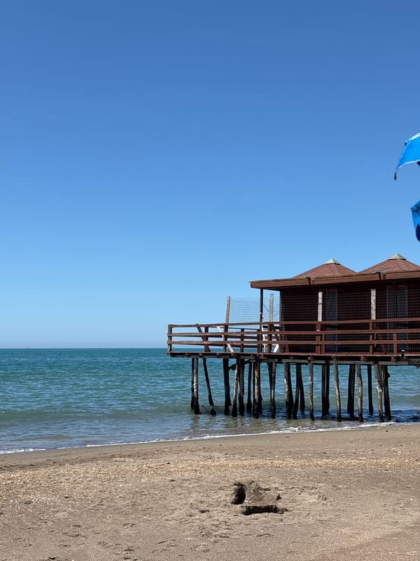 Sunny beach day documented by witnesses in Rome