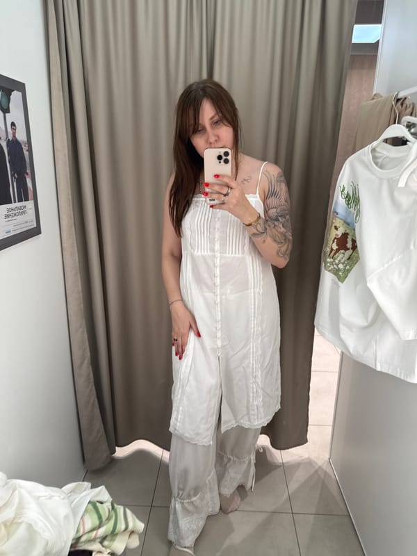 Shopping excursion documented in Sochi retail district