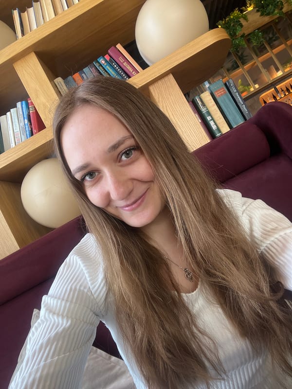 Morning selfie and cafe interior documented in Verkhnyaya Pyshma