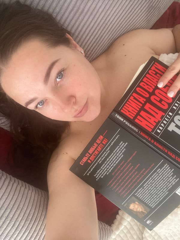 Morning domestic life documented in Sochi: reading, playing, Easter preparations