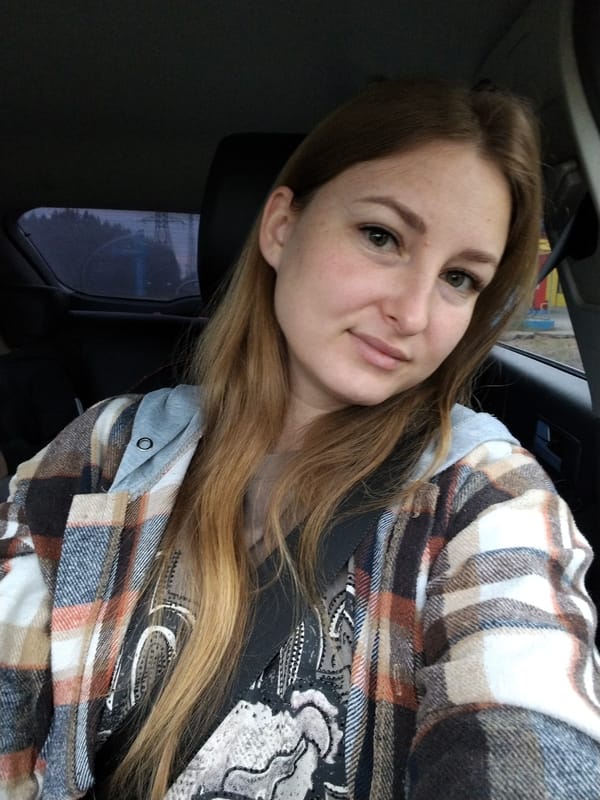 Two people observed in car in Noviy, Russia