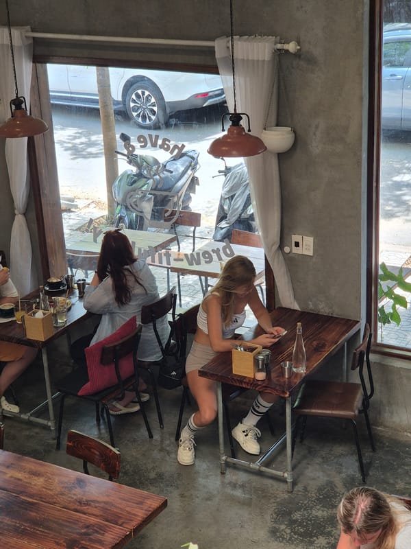 Cafe hopping and breakfast in Da Nang on a June morning