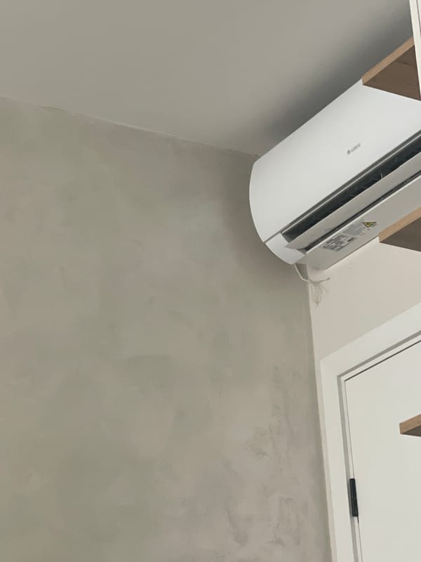 GREE air conditioning unit spotted in Sofia room corner
