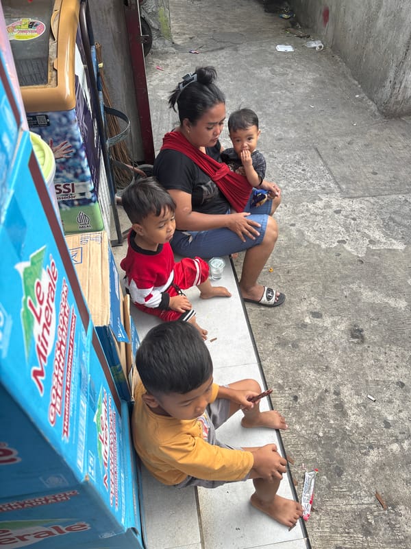 Everyday life in a North Jakarta alley and warung