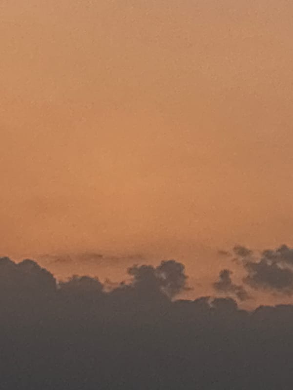 Mexico City resident captures dramatic sunset sky transition